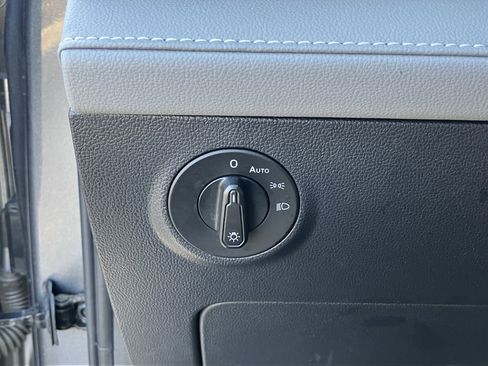 Used 2024 Volkswagen Taos SE image 19