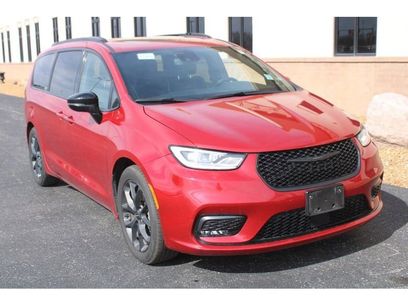 Used 2025 Chrysler Pacifica Limited