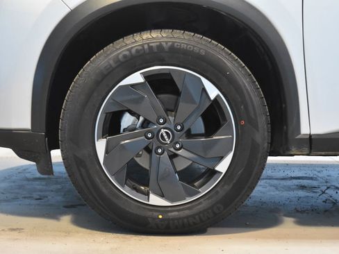 Certified 2025 Nissan Rogue SV image 23