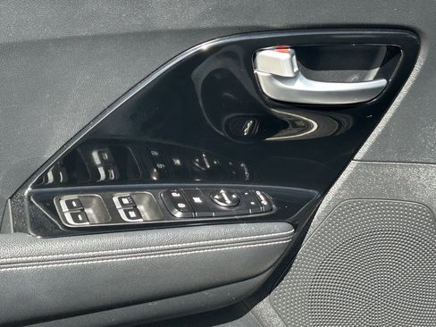 Used 2022 Kia Niro EX w/ Cold Weather Package FWD image 19
