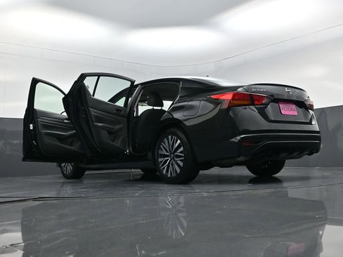 Used 2024 Nissan Altima 2.5 SV image 27