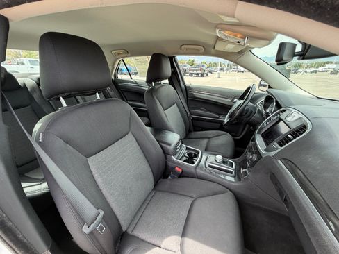 Used 2021 Chrysler 300 Touring w/ Driver Convenience Group AWD/4WD image 20