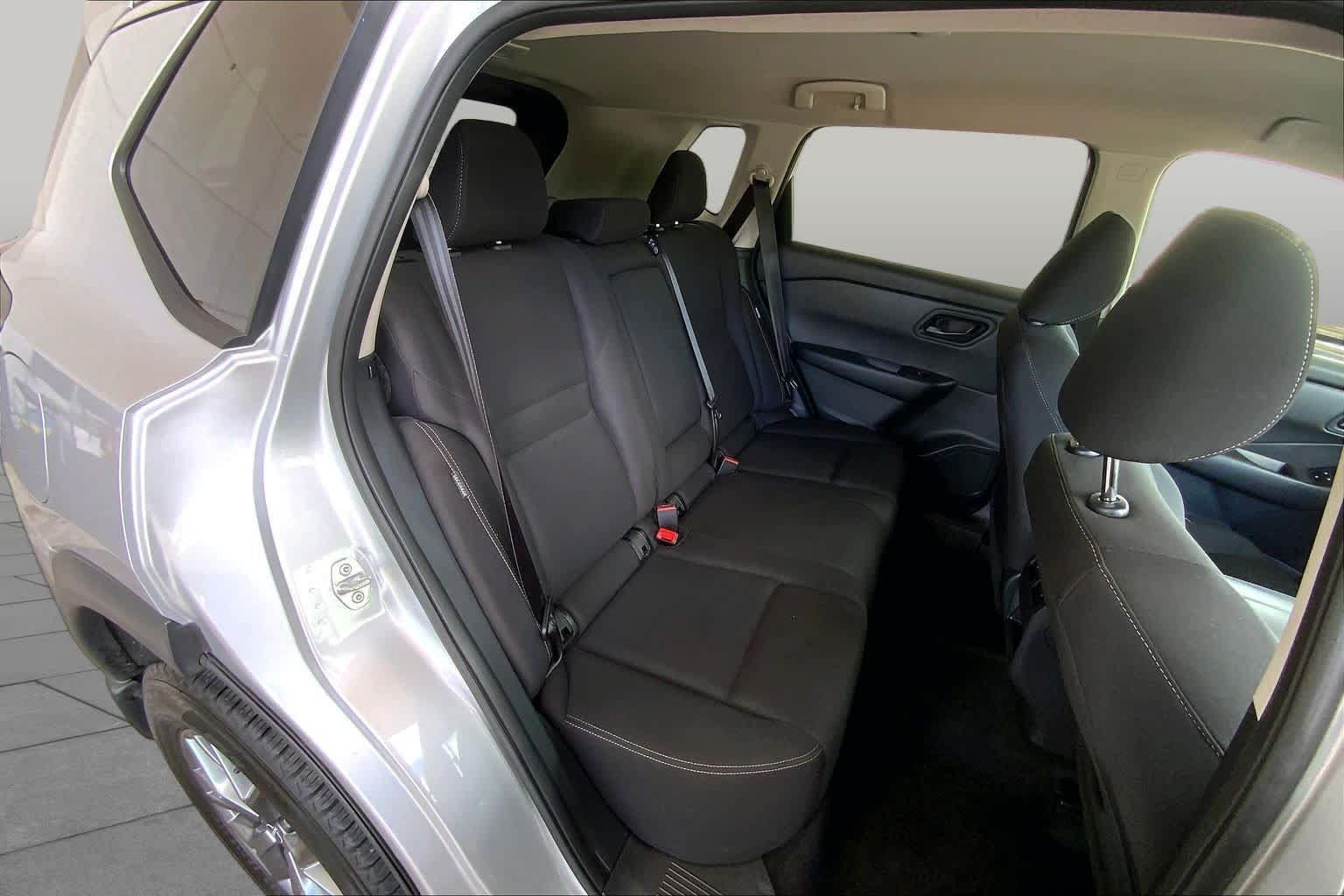 Used 2024 Nissan Rogue S AWD/4WD image 20