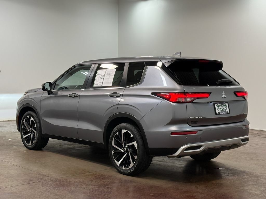 Used 2024 Mitsubishi Outlander SE AWD/4WD image 5