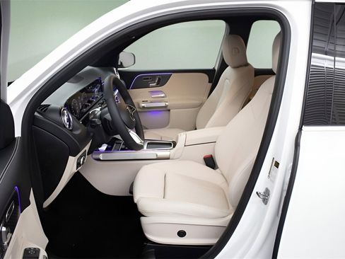 Used 2025 Mercedes-Benz GLB 250 image 13