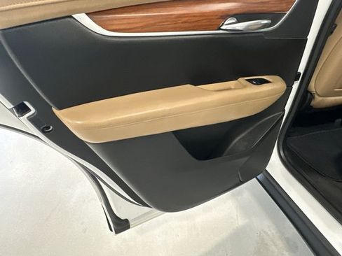 Used 2017 Cadillac XT5 Platinum w/ Driver Assist Package image 32