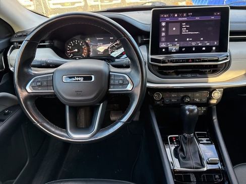 Used 2022 Jeep Compass Limited image 19