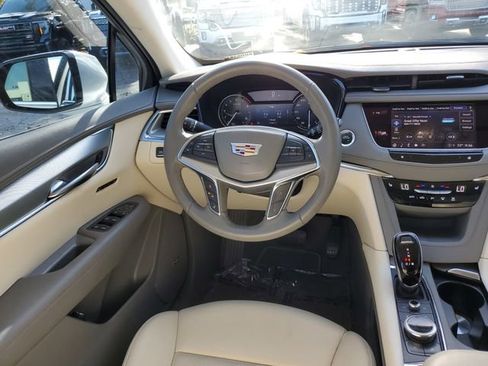 Used 2022 Cadillac XT5 Premium Luxury image 12