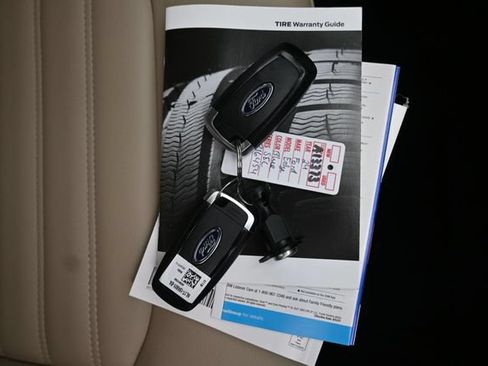 Used 2024 Ford Edge SEL w/ Convenience Package AWD/4WD image 11