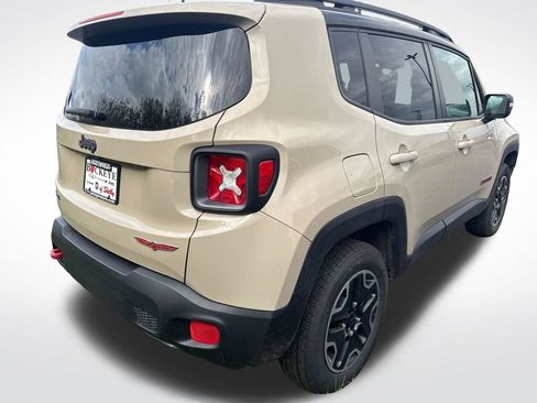 Used 2016 Jeep Renegade Trailhawk AWD/4WD image 2