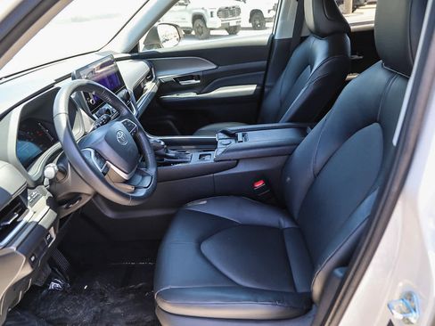 Certified 2024 Toyota Grand Highlander AWD Hybrid image 18