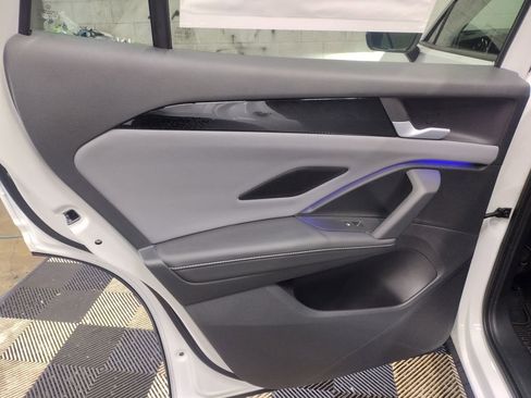 New 2026 Volkswagen Tiguan SE image 30