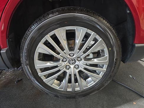 Used 2021 Toyota Venza XLE w/ Softex Package AWD/4WD image 32