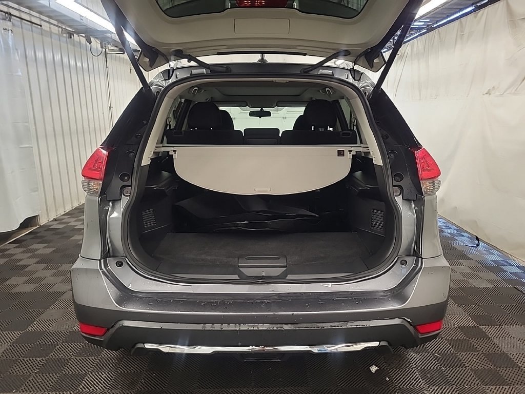 Used 2018 Nissan Rogue SV AWD/4WD image 12