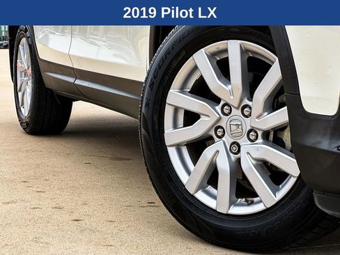 Used 2019 Honda Pilot LX image 2