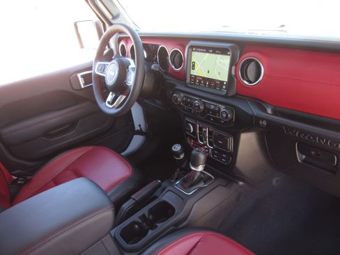 Used 2023 Jeep Wrangler Unlimited Rubicon 4xe AWD/4WD image 9