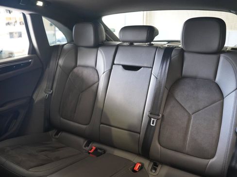 Used 2018 Porsche Macan AWD/4WD image 36