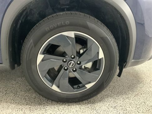 Used 2024 Nissan Rogue SV image 12