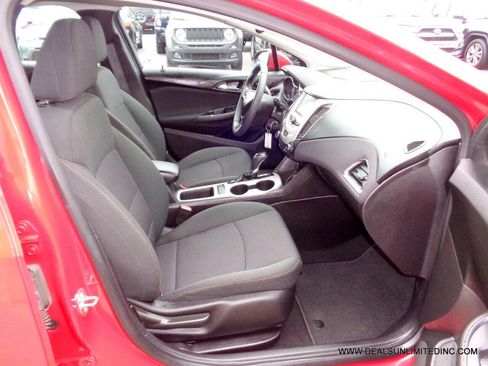 Used 2017 Chevrolet Cruze LS image 18