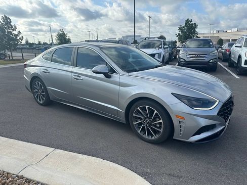 Used 2021 Hyundai Sonata Limited FWD image 3