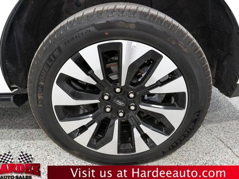 Used 2025 Ford Expedition Platinum w/ Driver's Package AWD/4WD image 10