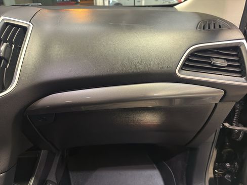 Used 2016 Ford Edge SEL image 21