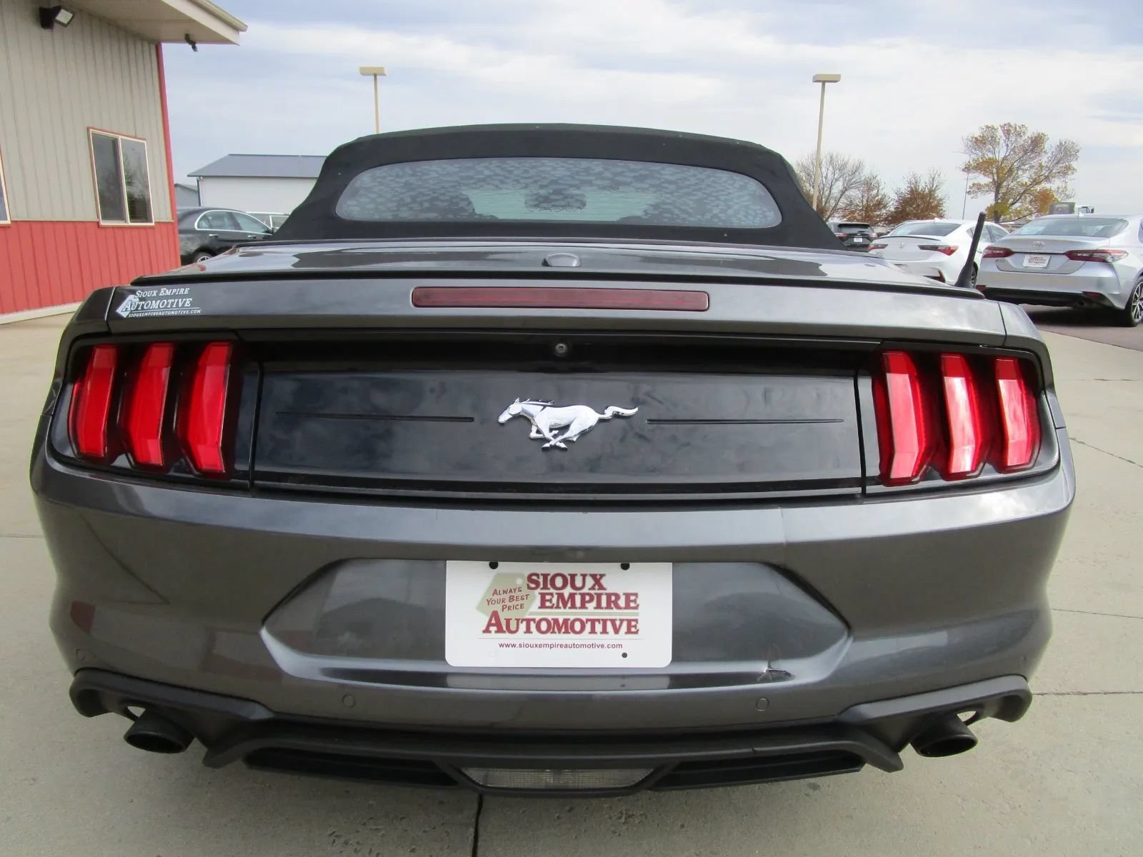 Used 2018 Ford Mustang Premium RWD image 8