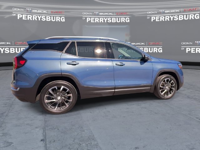 Used 2024 GMC Terrain SLT w/ Infotainment Package II AWD/4WD image 2