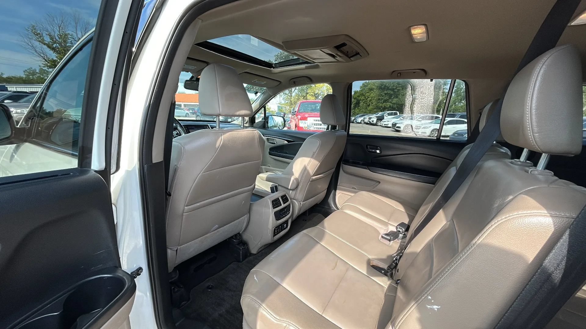 Used 2016 Honda Pilot Touring image 17