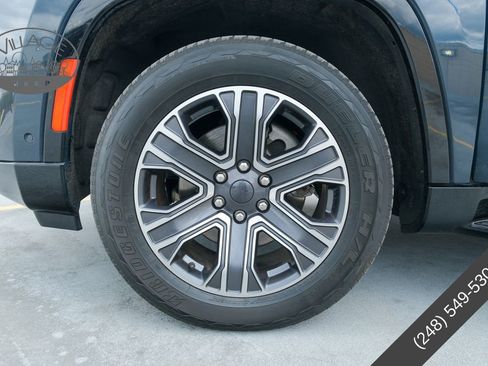 Used 2024 Jeep Wagoneer 4WD w/ Premium Group I image 10