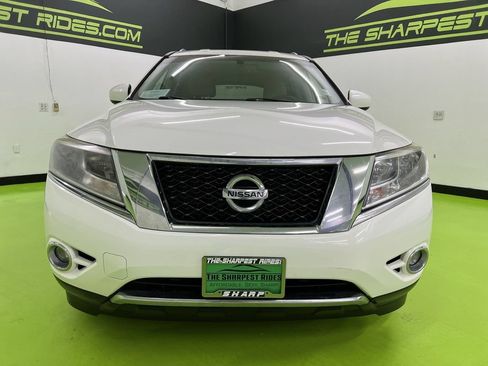 Used 2016 Nissan Pathfinder SV FWD image 3