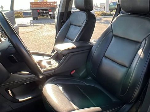 Used 2023 GMC Acadia SLT image 18