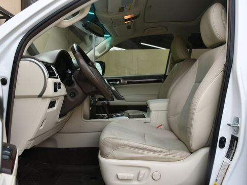 Used 2019 Lexus GX 460 image 7