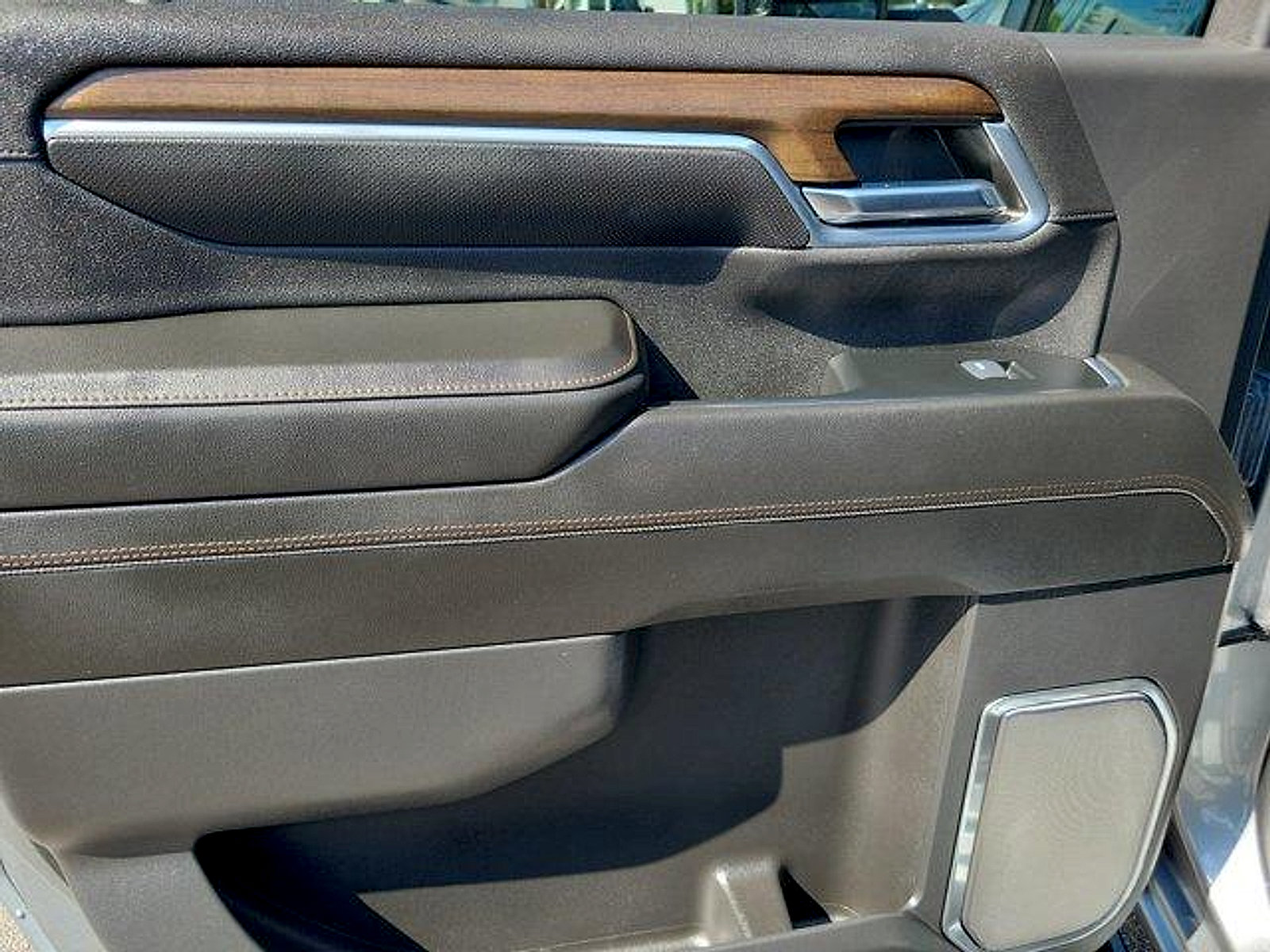 Used 2024 Chevrolet Silverado 2500 High Country w/ High Country Premium Package AWD/4WD image 19