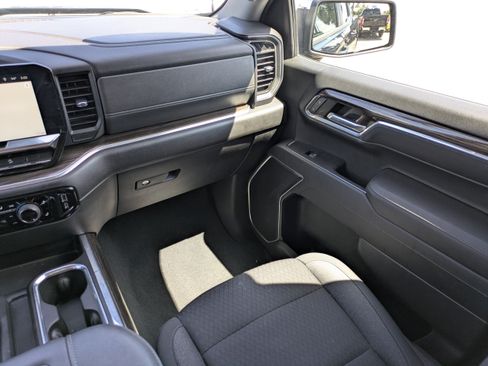 Used 2022 Chevrolet Silverado 1500 LT w/ Z71 Off-Road Package AWD/4WD image 16