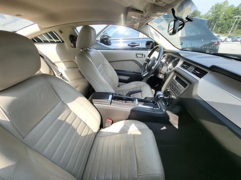 Used 2010 Ford Mustang Coupe RWD image 8