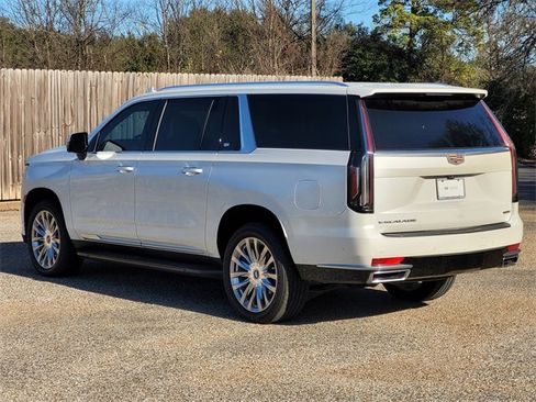 Used 2022 Cadillac Escalade ESV Premium Luxury image 6