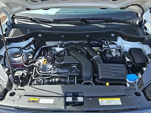 New 2026 Volkswagen Taos SE FWD image 10