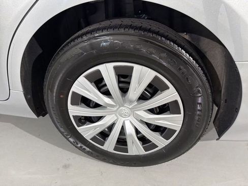 Used 2022 Toyota Camry LE image 8