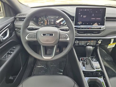 New 2026 Jeep Compass Latitude image 10