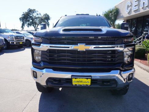 Used 2024 Chevrolet Silverado 2500 LT w/ Texas Edition image 2