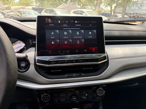 Used 2025 Jeep Compass Limited AWD/4WD image 21