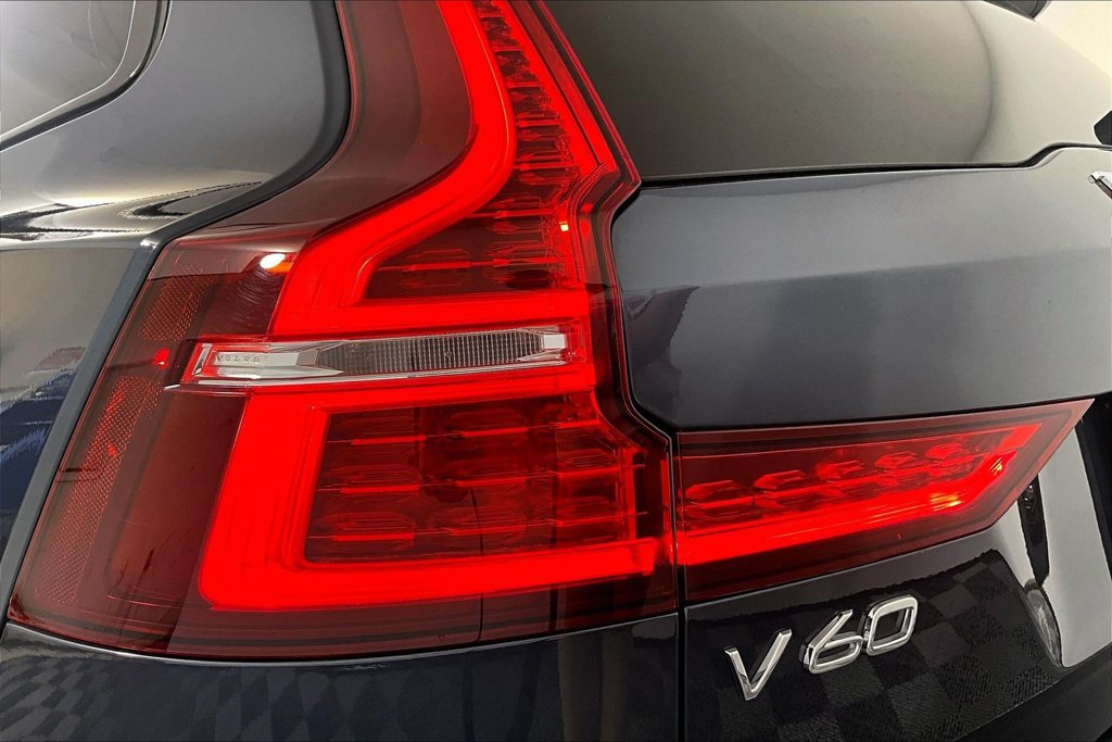 Used 2025 Volvo V60 B5 Cross Country Plus AWD/4WD image 29