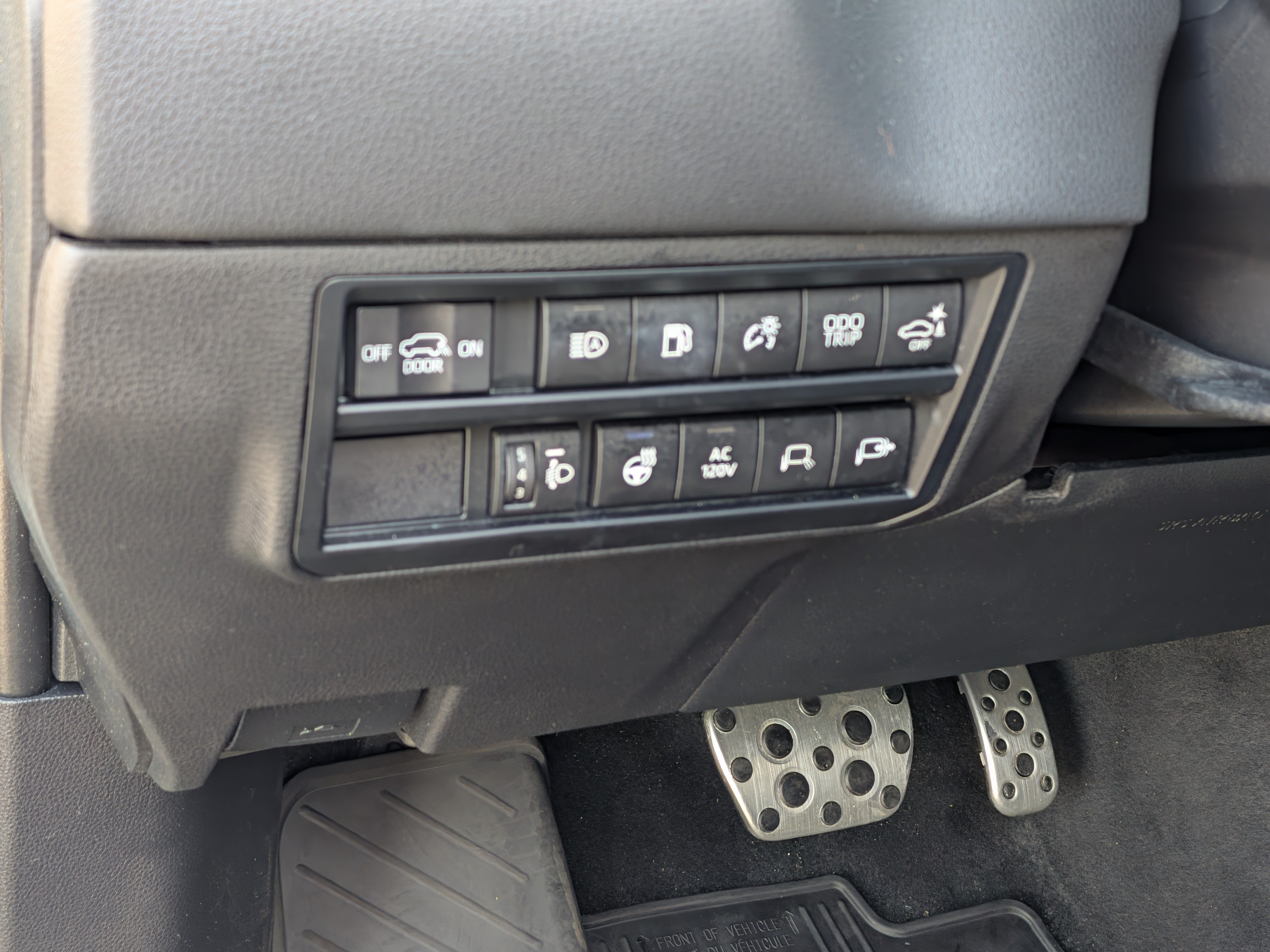 Used 2023 Toyota Sequoia SR5 w/ SR5 Premium Package AWD/4WD image 15