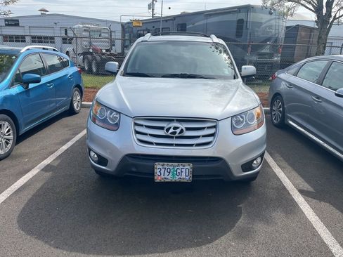 Used 2010 Hyundai Santa Fe SE image 1