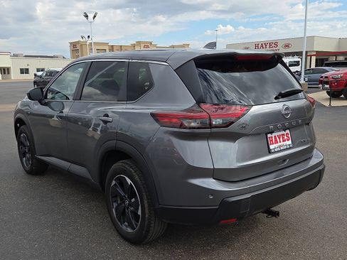 Used 2024 Nissan Rogue SV image 3