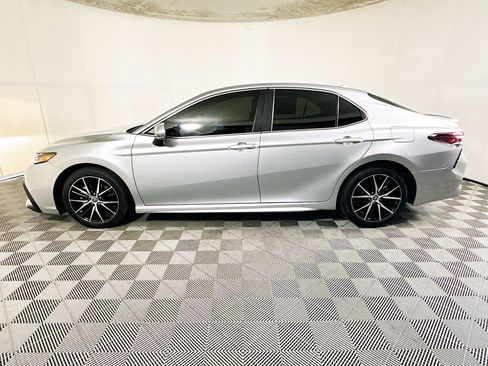 Used 2023 Toyota Camry SE FWD image 6