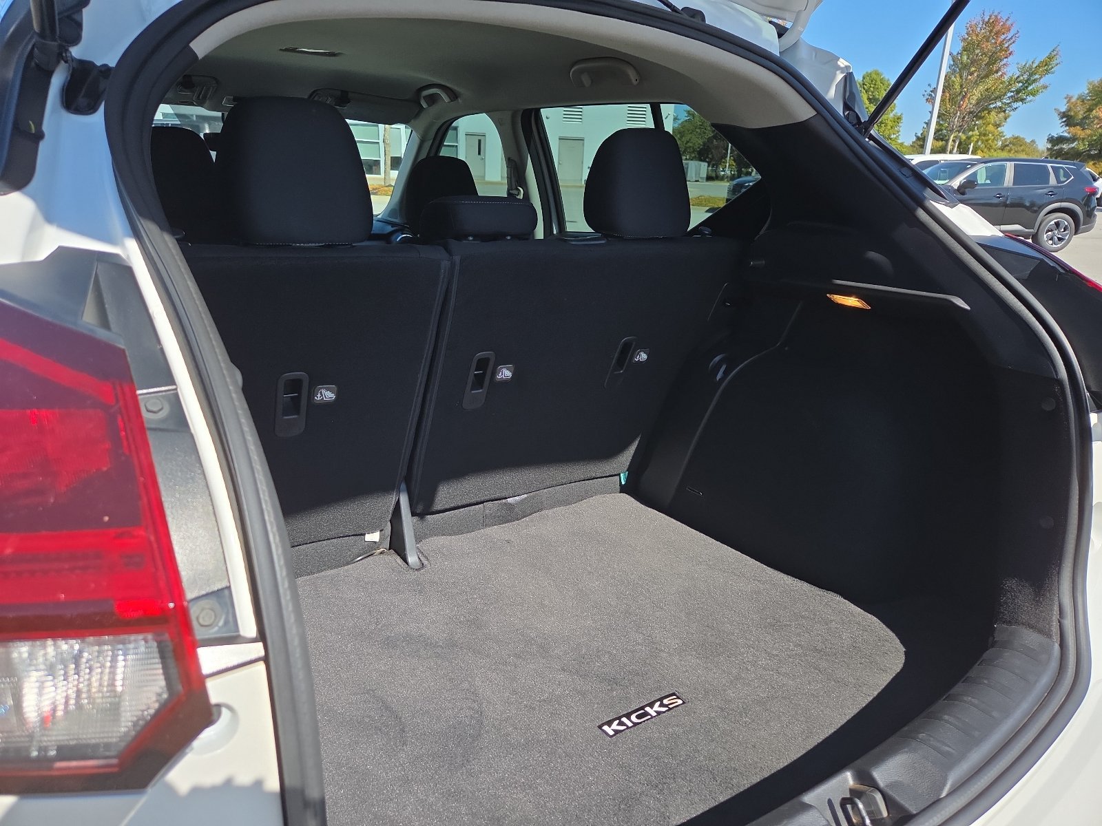 Used 2023 Nissan Kicks SV w/ Interior Electronics Package FWD image 9