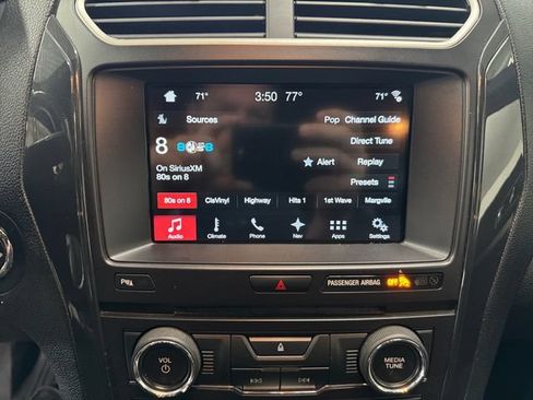 Used 2017 Ford Explorer XLT w/ Equipment Group 202A AWD/4WD image 5