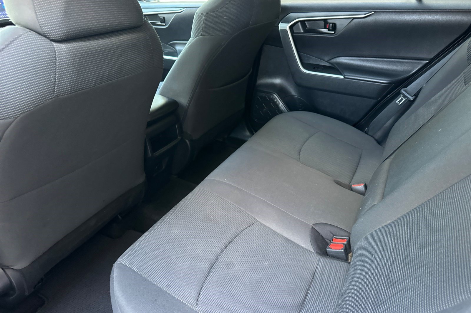 Used 2020 Toyota RAV4 LE AWD/4WD image 25